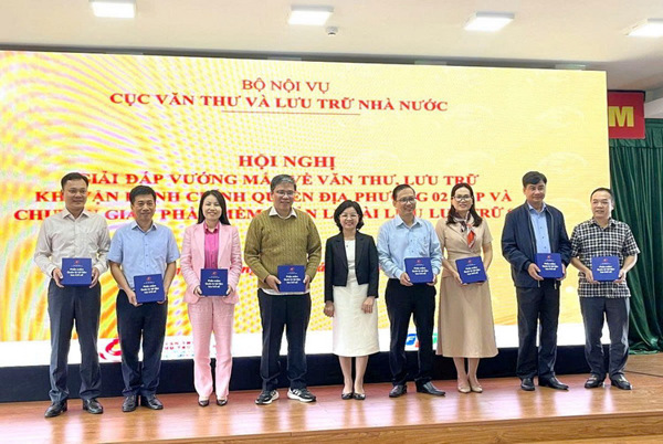 Hội nghị giải đáp vướng mắc về văn thư, lưu trữ khi vận hành chính quyền địa phương 02 cấp và chuyển giao phần mềm quản lý tài liệu lưu trữ số