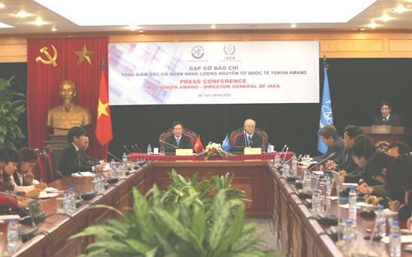 Tổng Giám đốc IAEA gặp gỡ báo chí tại Việt Nam