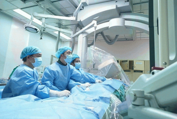 Bệnh viện Đại học Y Dược TPHCM: Thay van động mạch phổi qua da