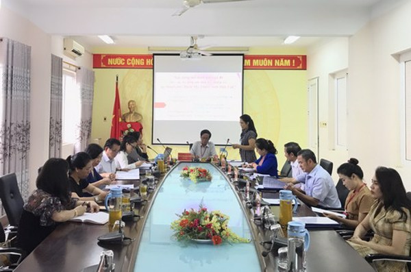 Hội đồng nghiệm thu đề tài KH&CN cấp cơ sở "Xây dựng mô hình nuôi gà Ri cho các hộ phụ nữ dân tộc thiểu số tại thành phố Buôn Ma Thuột, tỉnh Đắk Lắk"