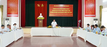 Các đại biểu tham dự buổi làm việc