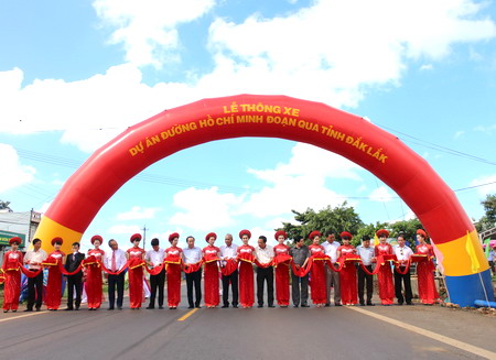 Cắt băng thông xe đường Hồ Chí Minh, đoạn qua Dak Lak