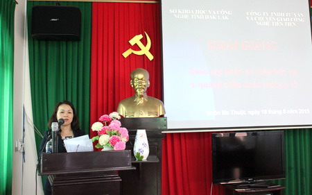 Bà Lê Thị Thành - Phó Giám đốc Sở phát biểu khai mạc khoá tập huấn
