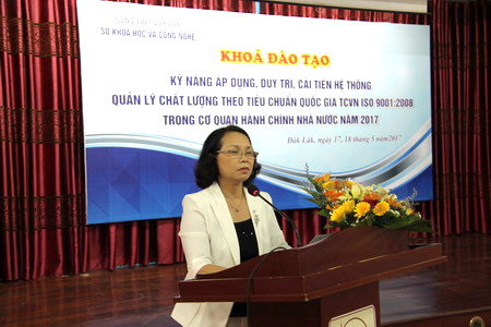 Bà Lê Thị Thành - Phó Giám đốc Sở KH&CN, phát biểu khai mạc lớp tập huấn