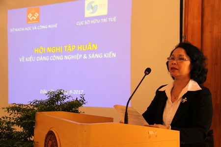 Bà Lê Thị Thành - PGĐ Sở KH&CN - phát biểu khai mạc Hội nghị tập huấn