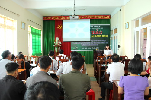 Đại diện VNPT Đắk Lắk giới thiệu về giải pháp Truy xuất nguồn gốc hàng hóa