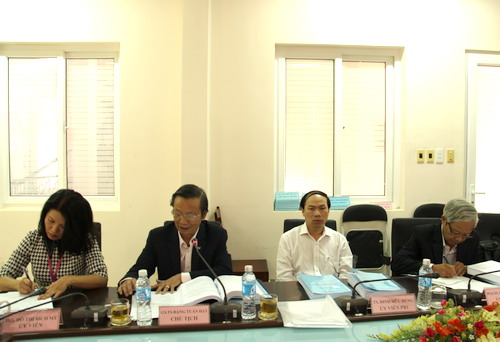 GS.TS Đặng Tuấn Đạt (Thứ 2 từ trái sang), Chủ tịch Hội đồng kết luận ý kiến của hội đồng