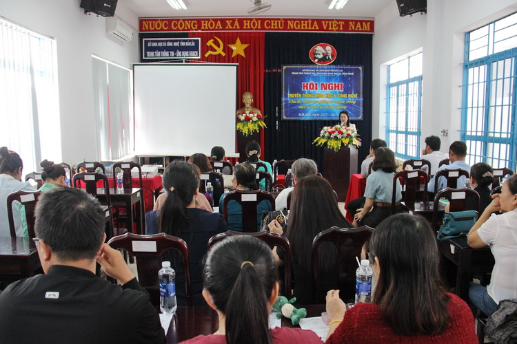 Hội nghị truyền thông Khoa học và Công nghệ:  Chọn tạo giống và nhân, trồng một số loại cây nông nghiệp
