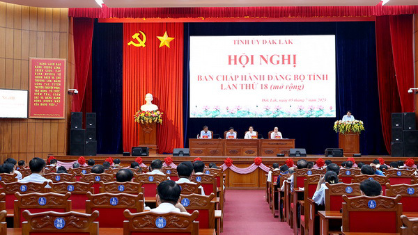 Khai mạc Hội nghị Ban Chấp hành Đảng bộ tỉnh lần thứ 18 (mở rộng)