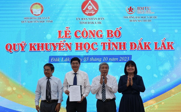 Sáng 3/10, Hội Khuyến học tỉnh phối hợp với Trường Đại học Y Dược Buôn Ma Thuột tổ chức Lễ Công bố Quỹ Khuyến học tỉnh Đắk Lắk.