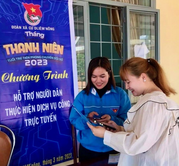 Trên 4.700 đoàn viên, thanh niên hỗ trợ người dân thực hiện dịch vụ công trực tuyến