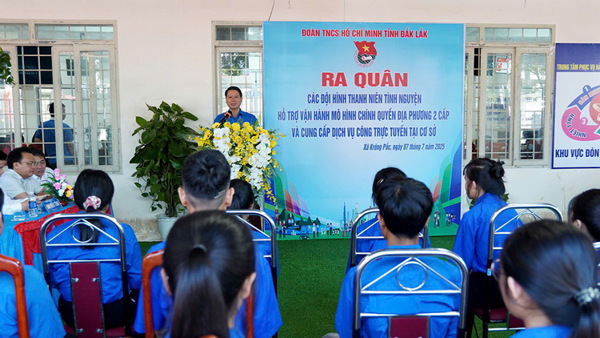 Ra quân Đội hình thanh niên tình nguyện hỗ trợ vận hành mô hình chính quyền 2 cấp tỉnh Đắk Lắk 