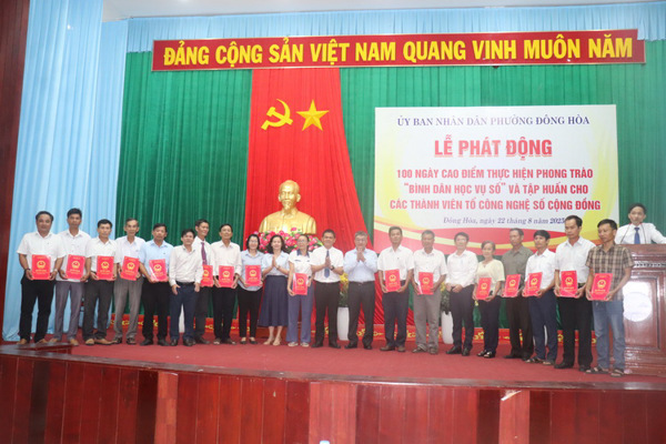 Đông Hòa ra quân phong trào 100 ngày “Bình dân học vụ số”
