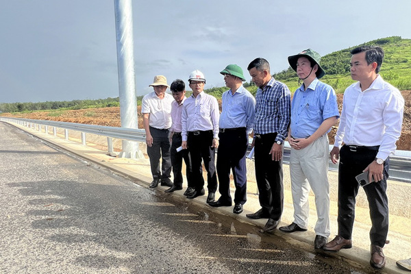 Phó Chủ tịch UBND tỉnh Trương Công Thái kiểm tra Dự án cao tốc Khánh Hòa - Buôn Ma Thuột