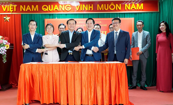 Sơ kết 01 năm thực hiện Nghị quyết số 57-NQ/TW của Bộ Chính trị và ký kết biên bản ghi nhớ phối hợp triển khai mô hình liên kết “3 nhà”