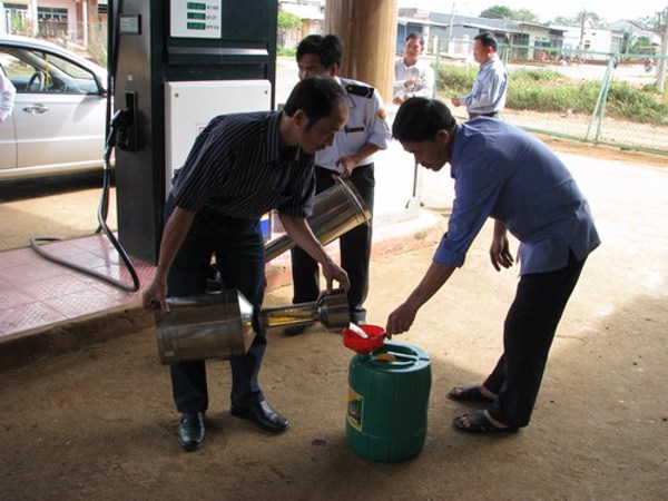 Tăng cường kiểm tra về đo lường, chất lượng trong kinh doanh xăng dầu