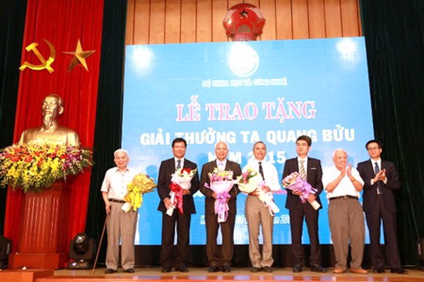 Lễ trao tặng giải thưởng Tạ Quang Bửu năm 2015