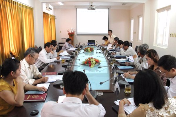 Hội đồng khoa học nghiệm thu dự án: “Ứng dụng tiến bộ khoa học kỹ thuật trong sản xuất lúa theo hướng phát triển bền vững tại tỉnh Đắk Lắk”