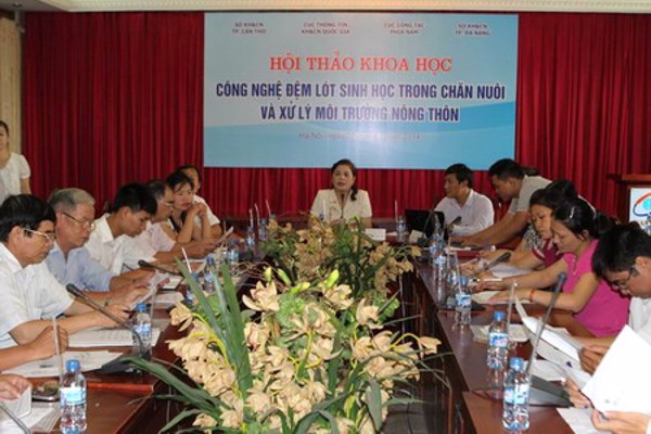 Hội thảo công nghệ đệm lót sinh học trong chăn nuôi và xử lý môi trường