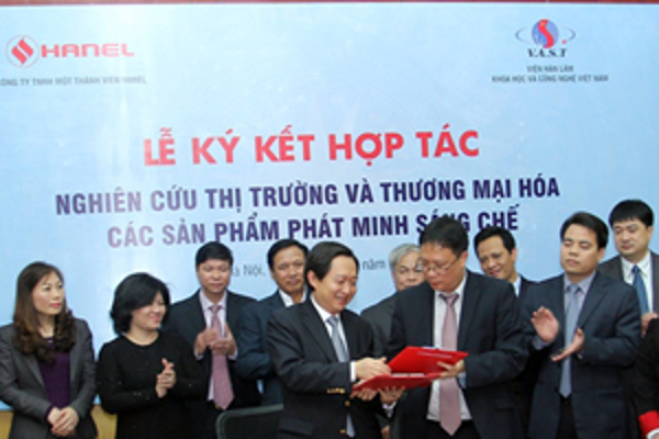 Doanh nghiệp bắt tay với các nhà khoa học