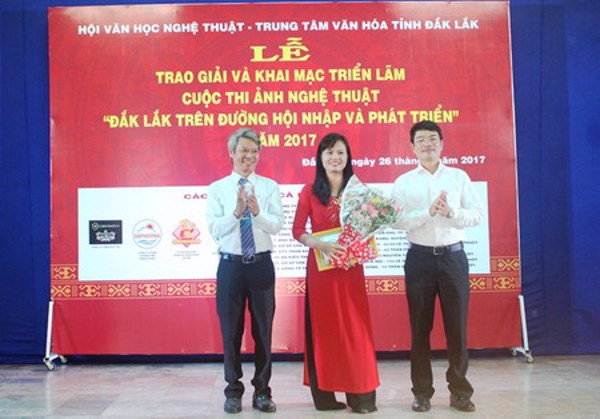 Trao giải và khai mạc Triển lãm cuộc thi ảnh nghệ thuật “Đắk Lắk trên đường hội nhập và phát triển” năm 2017