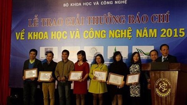 Lễ trao Giải thưởng báo chí về KH&CN 2015