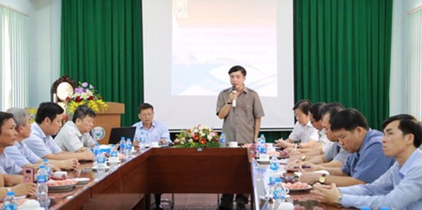 Bí thư Tỉnh ủy Bùi Văn Cường làm việc với Viện Khoa học Kỹ thuật Nông Lâm nghiệp Tây Nguyên