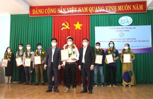 Vinh danh 15 sản phẩm công nghiệp nông thôn tiêu năm 2021