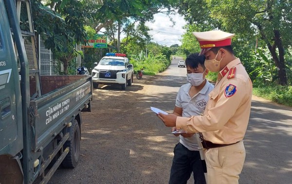 TP. Buôn Ma Thuột thành lập 7 Chốt kiểm soát phòng, chống dịch kiểm tra công dân ra vào thành phố