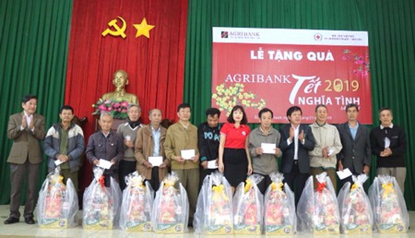 Agribank chi nhánh tỉnh Đắk Lắk: Gần 700 triệu đồng tham gia “Tết vì người nghèo và nạn nhân chất độc da cam” Xuân Kỷ Hợi - 2019