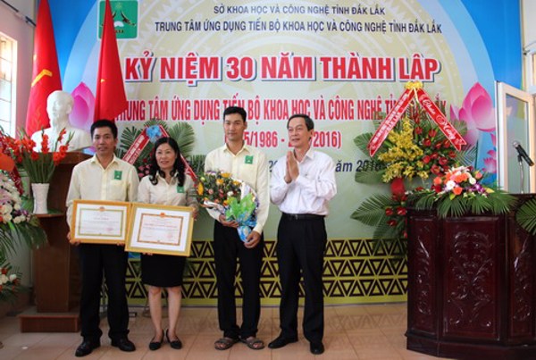 Kỷ niệm 30 năm thành lập Trung tâm Ứng dụng Tiến bộ Khoa học và Công nghệ tỉnh Đắk Lắk