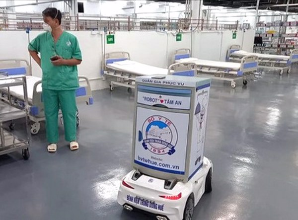 Đưa robot vào điều trị bệnh nhân COVID-19 nặng tại TPHCM