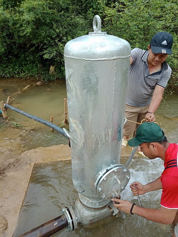 Thiết bị xử lý nước sạch mang niềm vui cho học sinh vùng cao