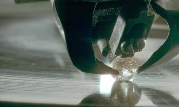 Vật liệu có thể soán ngôi kim cương về độ cứng