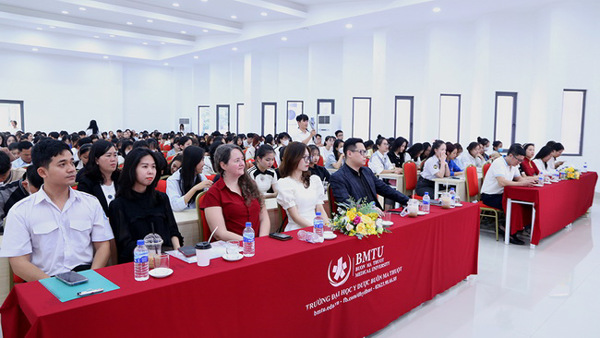 Hơn 300 học sinh, sinh viên tham gia chương trình giao lưu văn hóa Việt – Đức