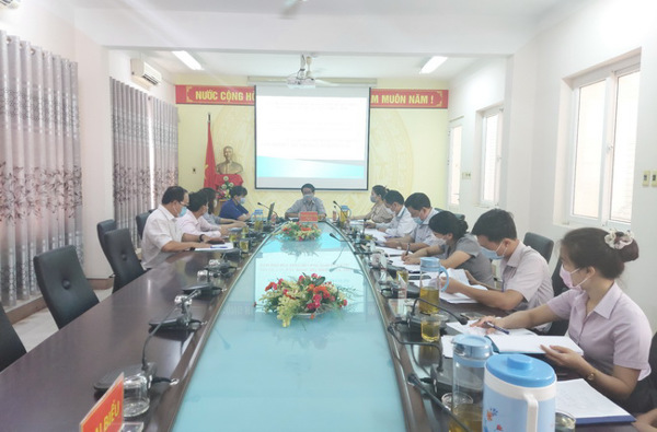 Hội đồng tư vấn, giao trực tiếp đề tài cấp cơ sở "Xây dựng mô hình nuôi trồng nấm mối đen (Xerula Radicata) trên địa bàn tỉnh Đắk Lắk"