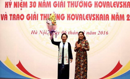 Giải thưởng Kovalevskaia được trao cho các nhà khoa học nữ có công trình khoa học xuất sắc