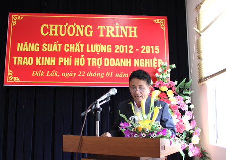 Ông Vương Hữu Nhi, Phó Giám đốc Sở KH&CN, phát biểu tại buổi trao kinh phí
