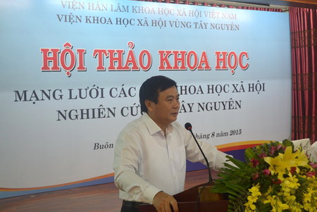 GS.TS Nguyễn Xuân Thắng –Chủ tịch Viện Hàn lâm Khoa học xã hội Việt Nam phát biểu đề dẫn tại Hội thảo.