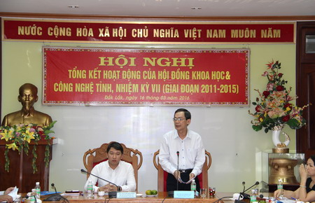 Ông Nguyễn Thanh Nam – Giám đốc Sở KH&CN, Phó Chủ tịch Hội đồng KH&CN tỉnh báo cáo tổng kết hoạt động của Hội đồng KH&CN tỉnh nhiệm kỳ VII (2011 - 2015) và phương hướng nhiệm vụ phát triển giai đoạn 2016 - 2020