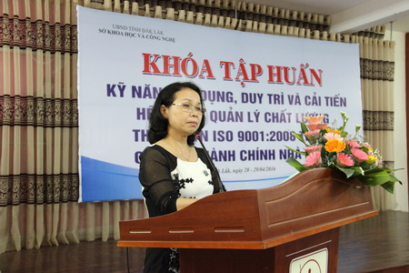 Bà Lê Thị Thành - Phó Giám đốc Sở KH&CN phát biểu khai mạc Khóa tập huấn