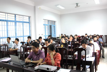 Các đại biểu và học viên tham dự lớp tập huấn