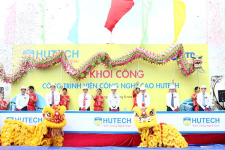 Lãnh đạo Bộ KHCN, Bộ GD-ĐT, UBND TP. Hồ Chí Minh đến dự Lễ khởi công Viện công nghệ cao Hutech.