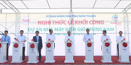 Thủ tướng dự lễ khởi công Nhà máy Điện gió Trung Nam tại Ninh Thuận. 